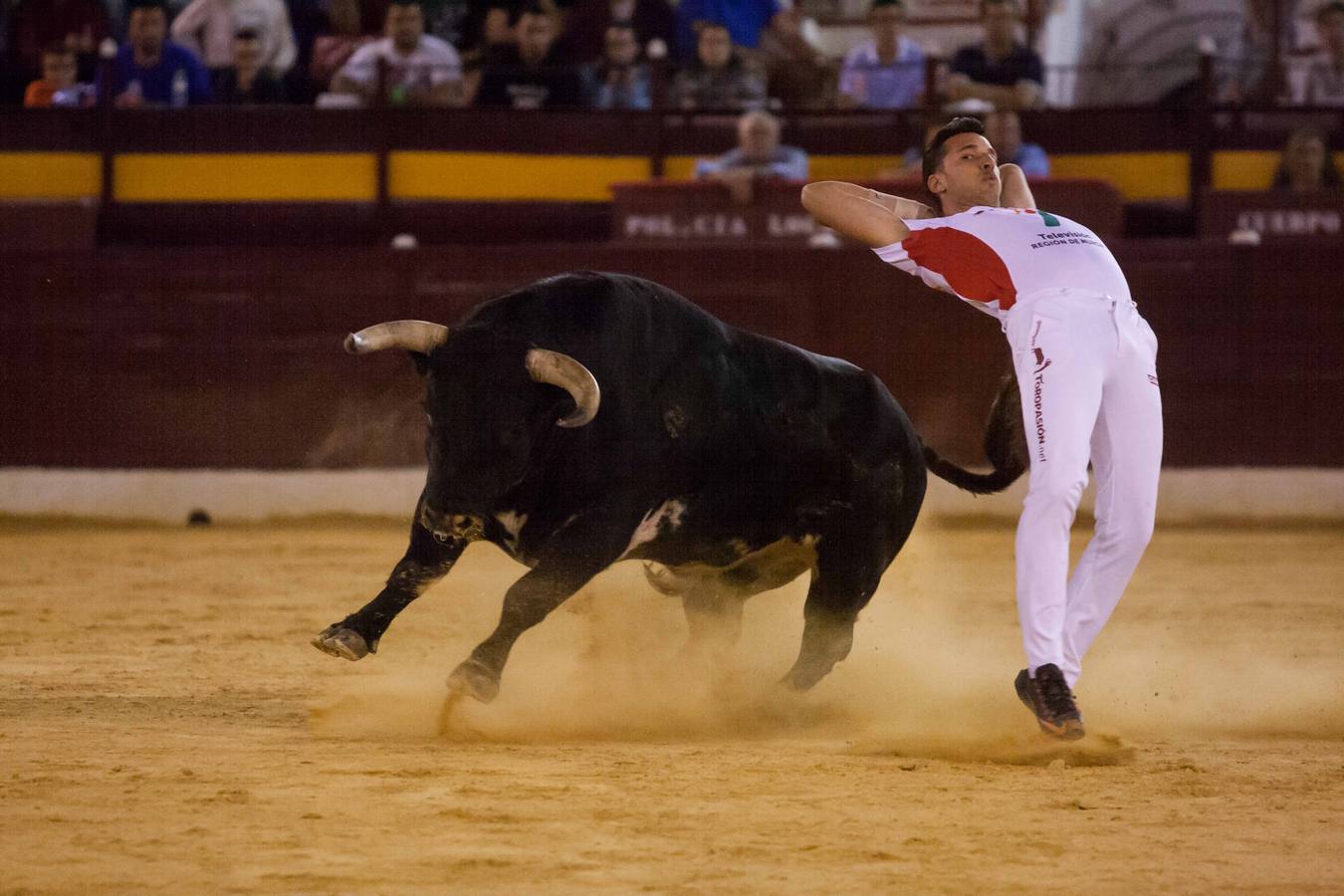 Los recortadores traen emoción a La Condomina