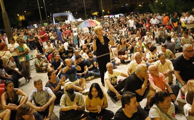 Los vecinos de las vías reivindican el soterramiento por noveno día consecutivo