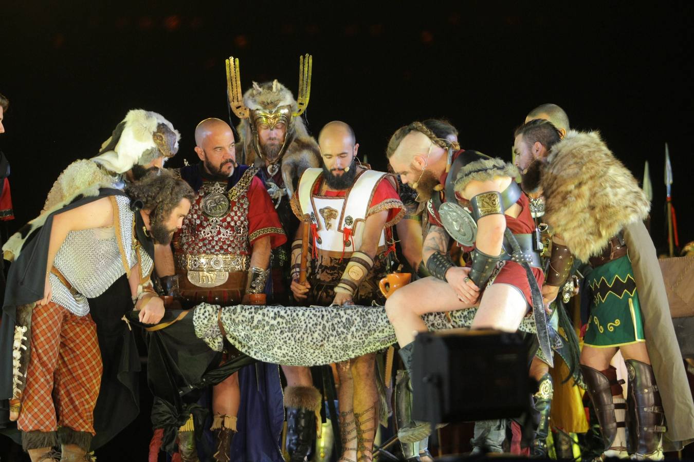 Aníbal se alía con el público