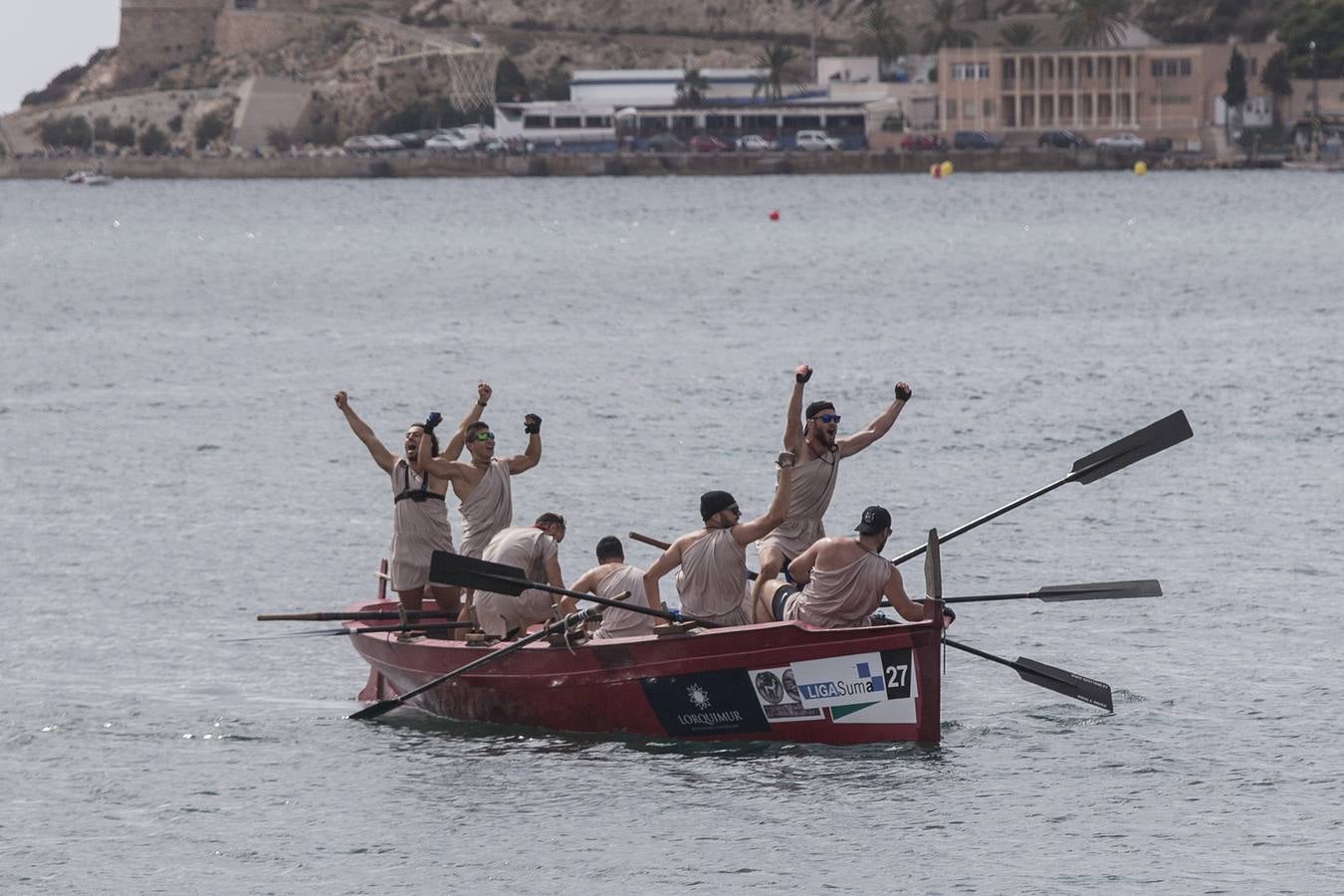 Roma triunfa en una regata con un remo roto por bando