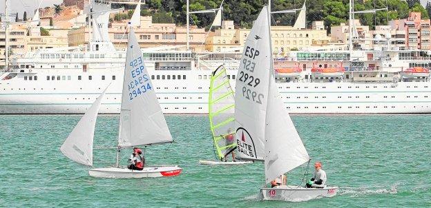 El viento acompaña a la vela en una gran jornada de pruebas