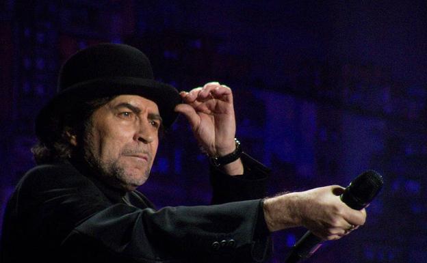 Joaquín Sabina defiende a Serrat en pleno concierto por sus críticas al referéndum