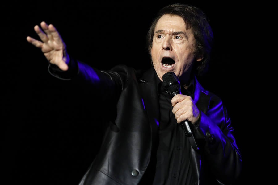 Raphael entusiasma en Murcia