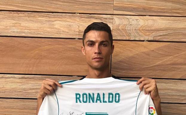 El aplaudido gesto de Cristiano Ronaldo con un niño mexicano fallecido en el terremoto