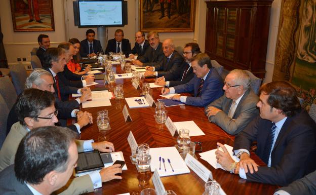 Apoyo «unánime» de los empresarios de la Región al actual proyecto del AVE