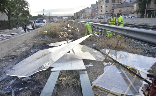 El tráfico ferroviario entre Murcia y Orihuela permanece cerrado por los incidentes de anoche