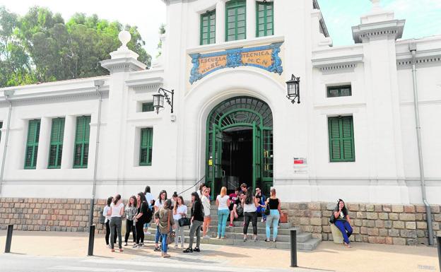 El aumento de la oferta de títulos dispara la lucha por los alumnos en las 5 universidades