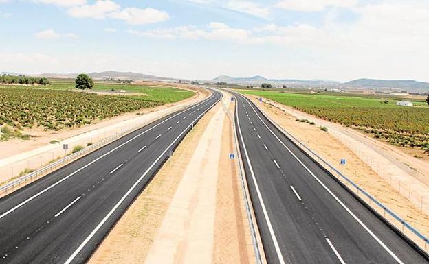 La autovía de Yecla quedará abierta al tráfico a mediodía tras inaugurar el tramo el ministro de Fomento