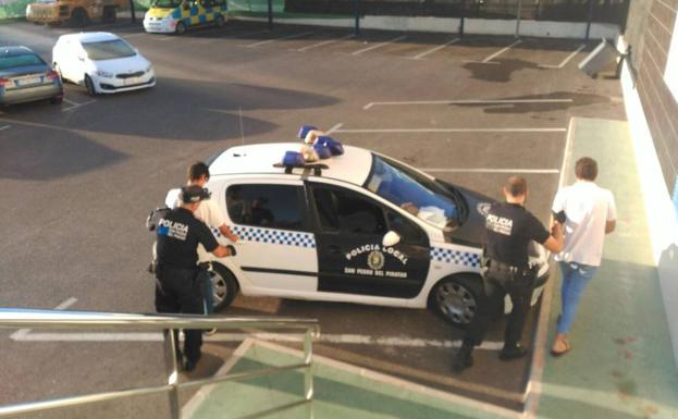 Dos detenidos en San Pedro por conducir un coche robado de forma temeraria