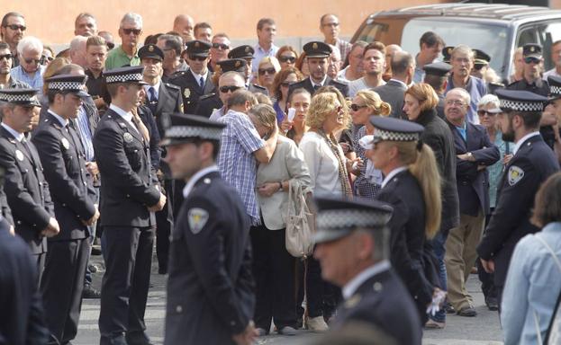 Los padres del policía detenido por el caso Cala Cortina piden que se investigue su muerte