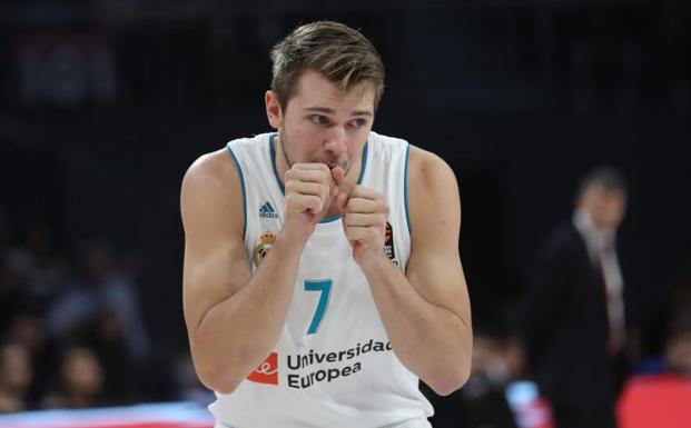 Doncic se exhibe en el estreno europeo del Real Madrid