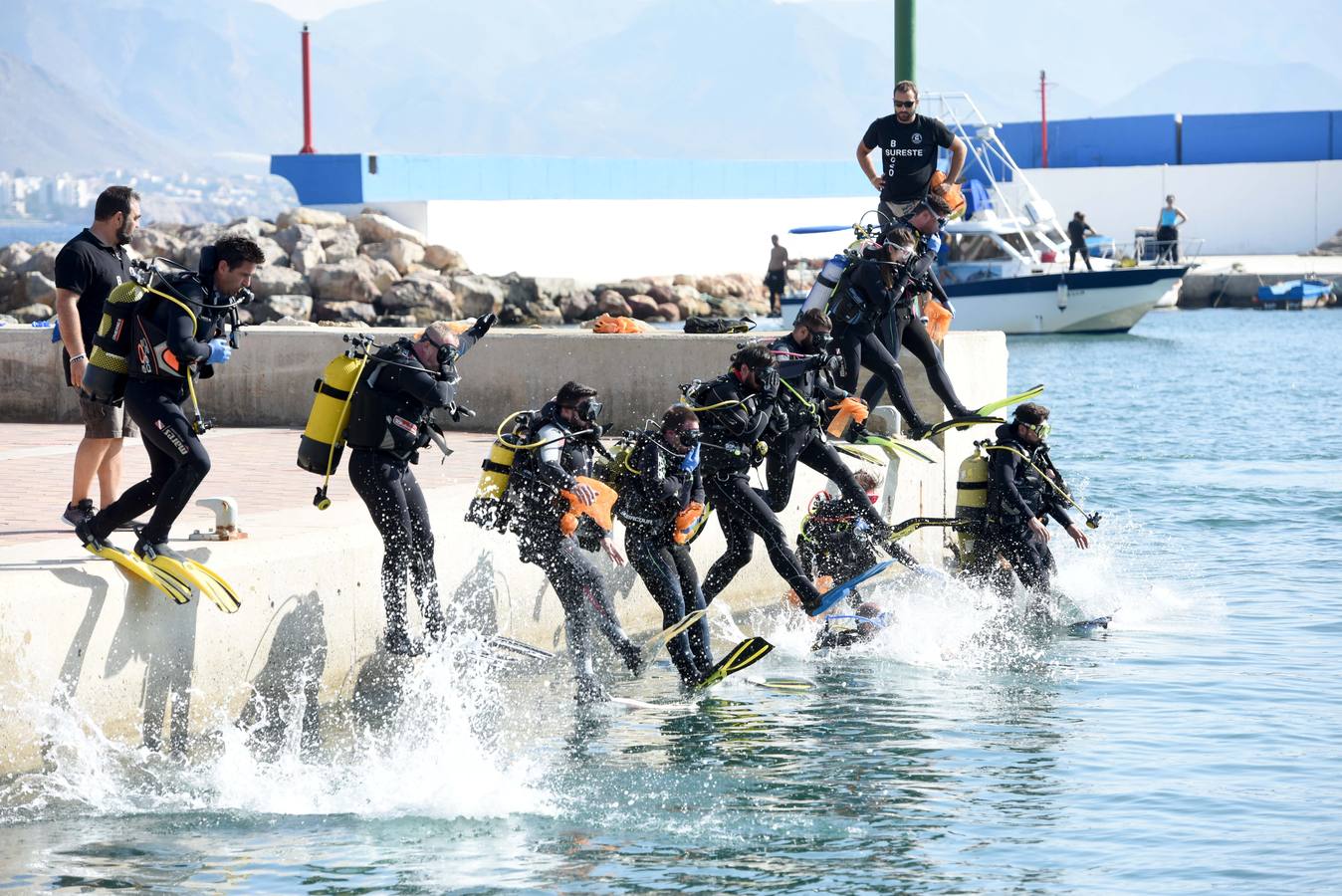 Unidos contra las basuras del fondo del mar