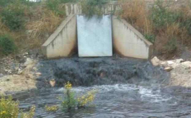 El PSOE de Lorca denuncia un vertido de aguas residuales industriales al cauce de la Rambla Alta