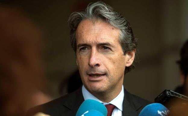 El ministro cree que Corvera será «rentable» y que deberá asumir los vuelos de San Javier