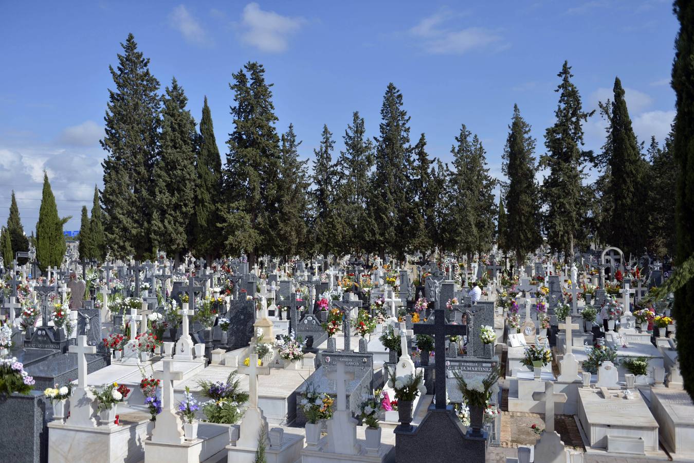 La tradición vuelve al cementerio de Nuestro Padre Jesús