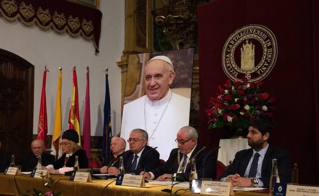 López Miras aboga por la libertad de elección de enseñanza en la apertura de curso de la UCAM