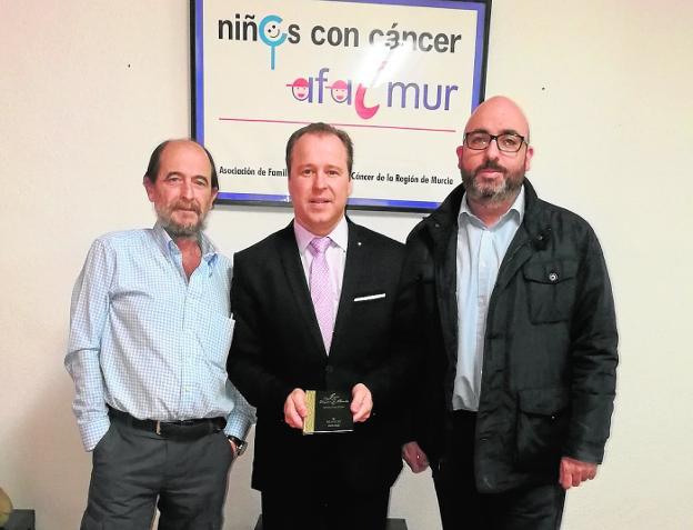 Libros-joya para ayudar a familiares de niños con cáncer