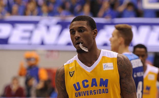 Burgos se estrena a costa de un UCAM que vuelve a pinchar en el tramo final