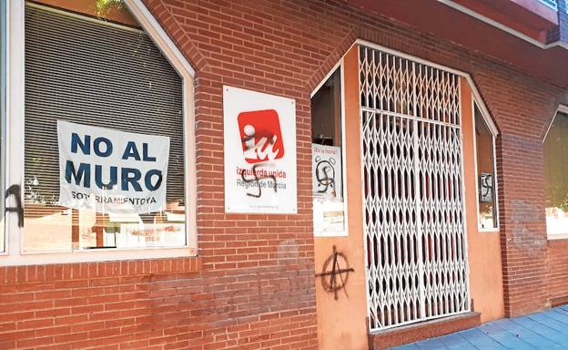 Símbolos nazis en la sede de Izquierda Unida-Los Verdes en Murcia