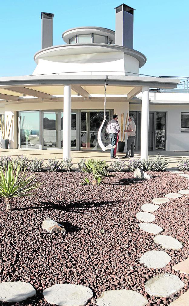 Arquitectura ejemplar pero singular