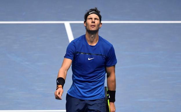 Goffin vence a un tocado Nadal, que se retira de la Copa de Maestros