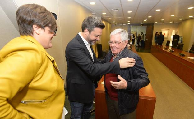 Contreras pide también en la Asamblea retrasar la llegada del AVE hasta que acaben las obras de soterramiento