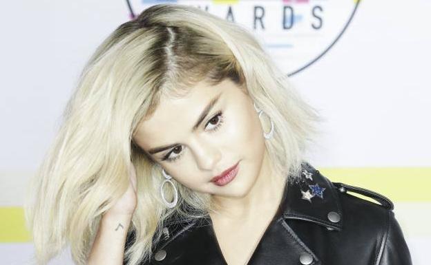 Selena Gomez se vuelve rubia