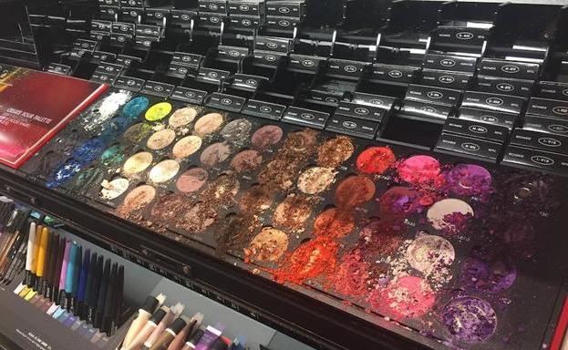 Un niño destruye más de 1.000 euros en maquillaje en una tienda de Sephora