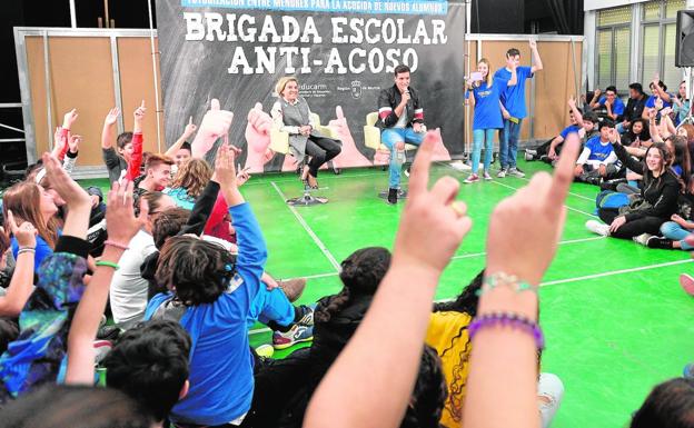 El acoso se ceba con los docentes interinos, que acaparan el 60% de las agresiones en las aulas