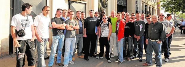 Tres acusados de estafar a 150 obreros con una oferta de trabajo afrontan 8 años