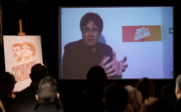 Puigdemont pide a PP, PSOE y C's que «saquen sus manos» de las estructuras del Govern