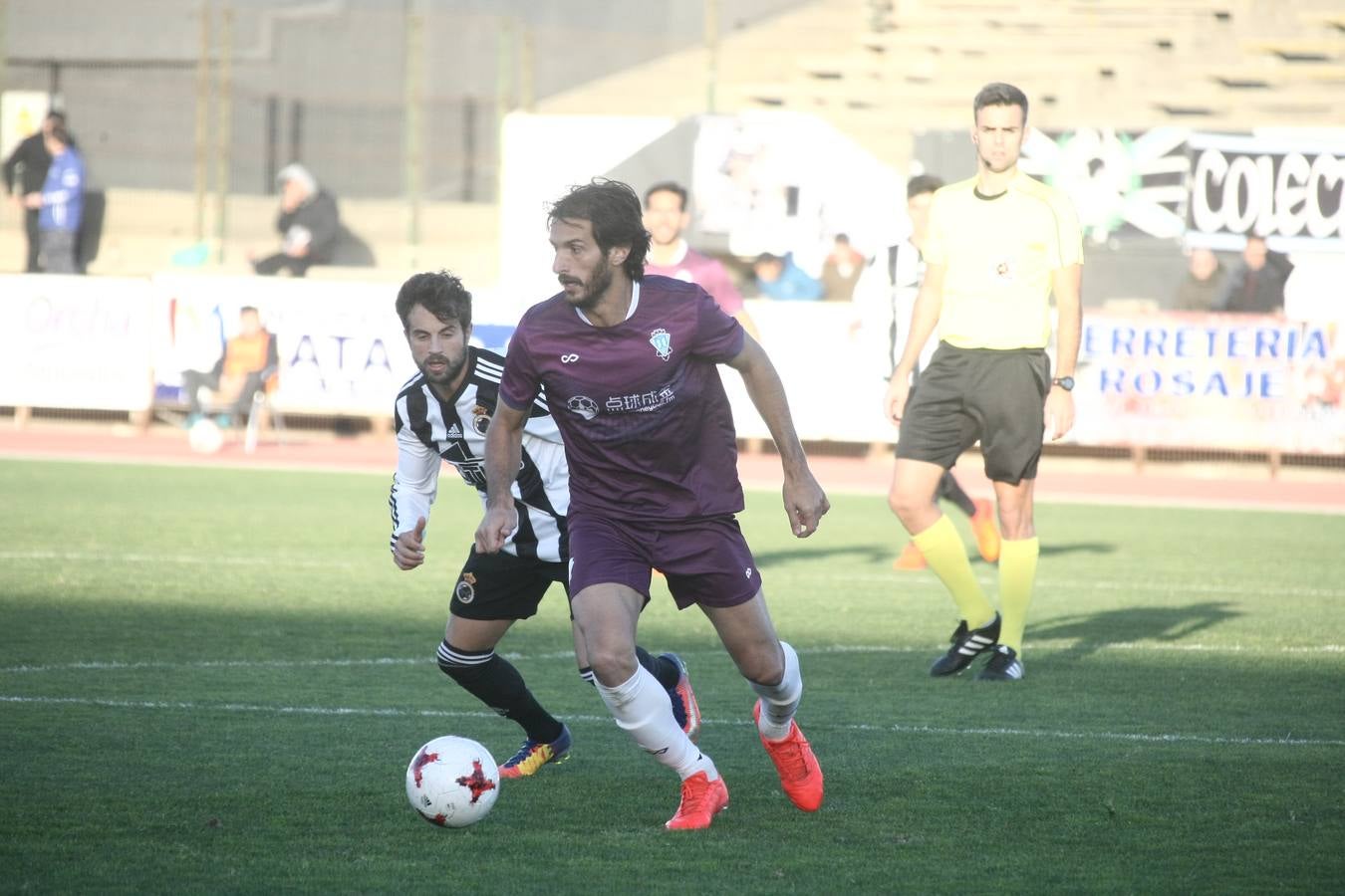 El Jumilla mantiene su buena racha ante el Linense (1-1)