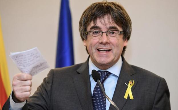 Puigdemont asegura que solo volverá si «tiene garantías» de no ser detenido