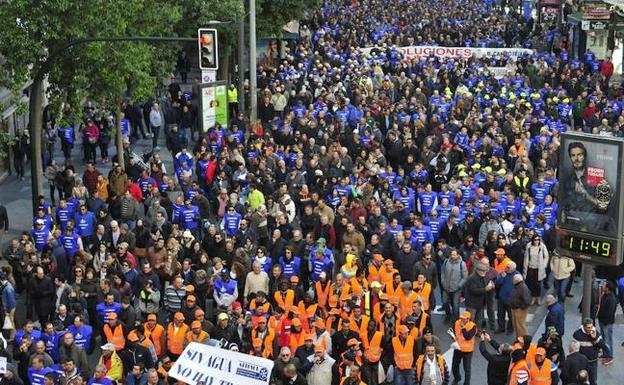 Miles de regantes reclaman en la calle «una solución definitiva para el Levante»