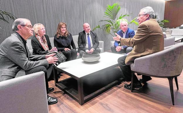 Antonio Tocornal gana el 'Vargas Llosa' de novela con una obra sobre el París de los 80