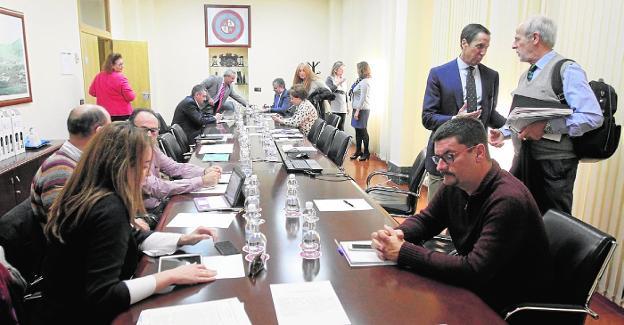 El consejo social, con Zaplana, avala las cuentas