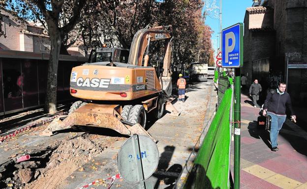 Ya se han renovado el 60% de las tuberías del paseo de Alfonso X