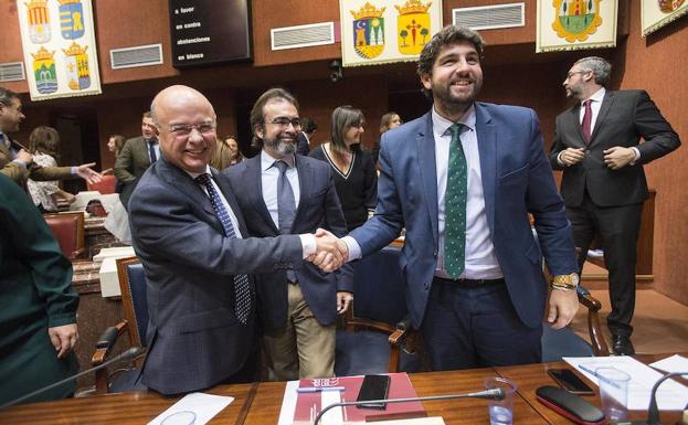 López Miras: «Es inconcebible que el Estado no garantice el agua a todos los territorios»