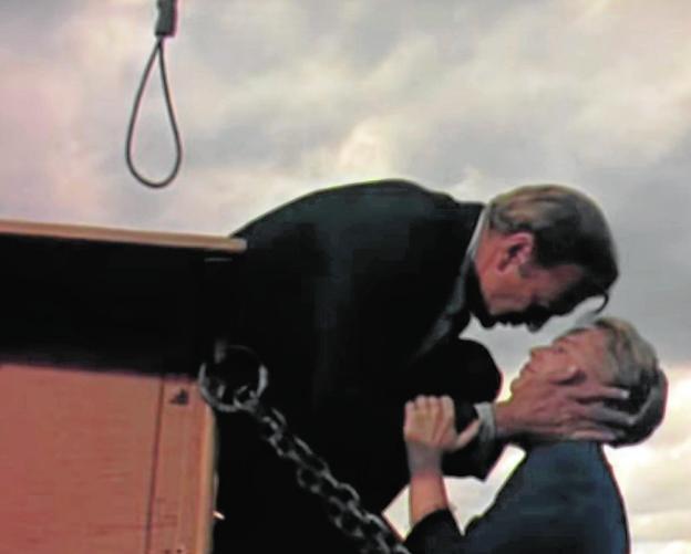 Un hombre enfrentado a su pasado