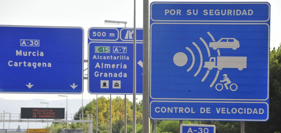 Los radares fijos recaudan de media más de 4.200 euros al día en multas