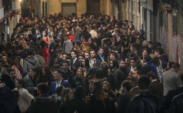 El casco histórico de Cartagena se abarrota para recibir el año nuevo