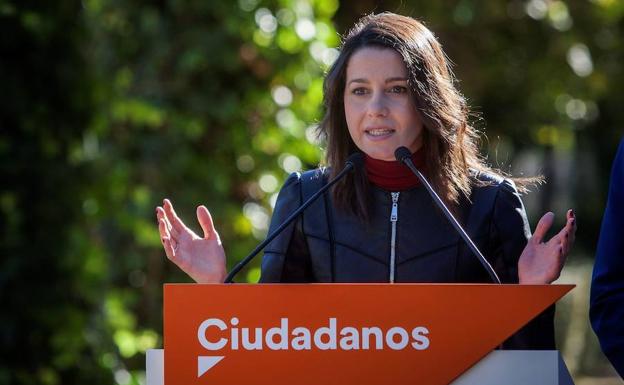 Arrimadas quiere impedir una mayoría independentista en la Mesa pactando con los comunes