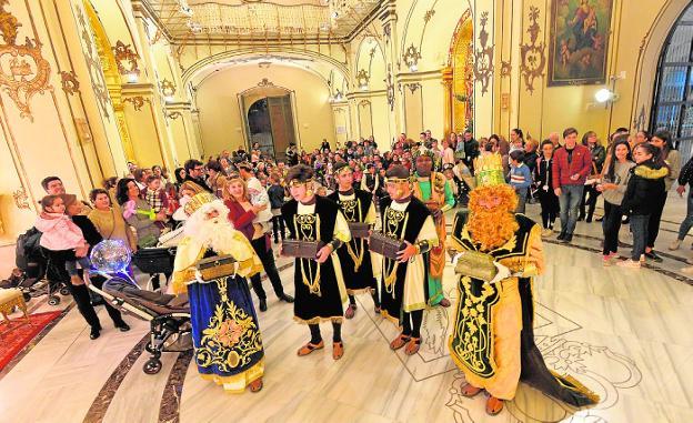 Visita de los Reyes Magos a la Capilla del Rosario