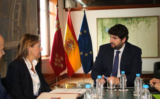 López Miras y la presidenta de Hostetur se reúnen para abordar acciones de impulso al turismo