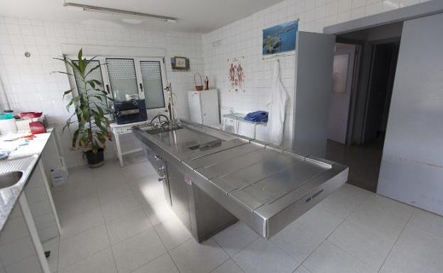 Ingresado en la UCI el preso al que dieron por muerto en Asturias