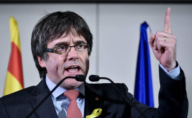 Puigdemont se reunirá el viernes en Bruselas con su grupo parlamentario