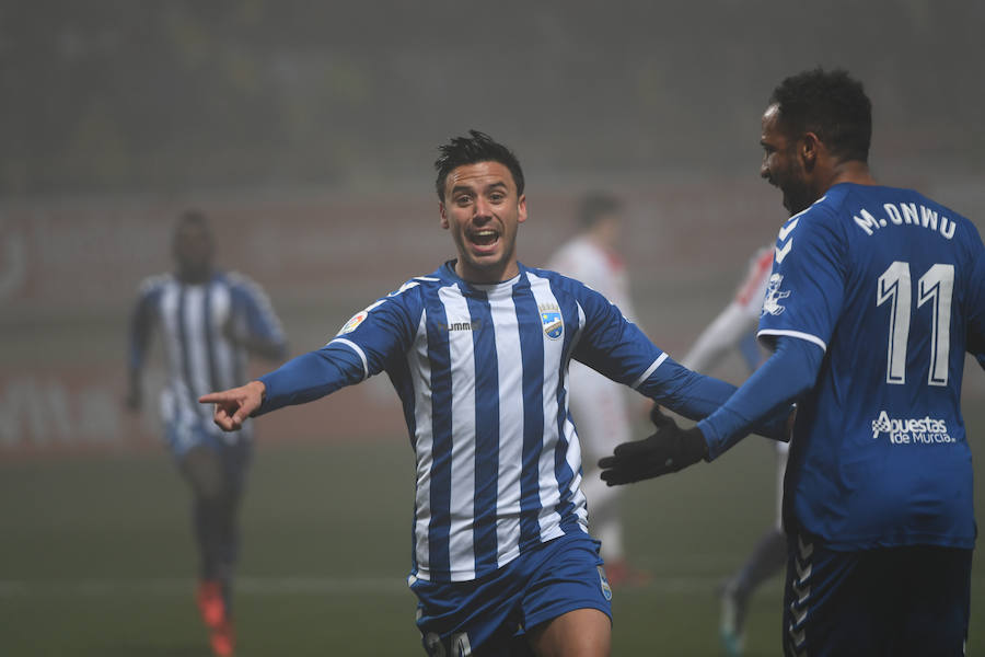 El Lorca FC propone otro juego, pero obtiene el mismo resultado ante la Cultural (2-1)