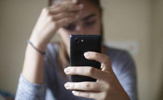 El acoso comienza con el primer móvil
