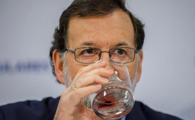 Rajoy reclama un candidato «limpio» para normalizar la política catalana