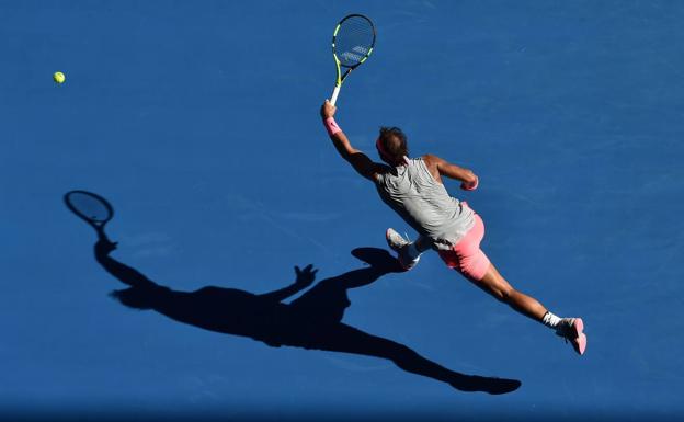 Nadal avisa del calor antes de enfrentarse a Dzumhur, contra el que sufrió una insolación